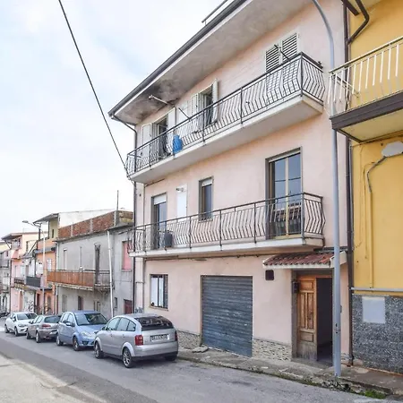2 Bedroom Nice Apartment In Cessaniti Apartment *